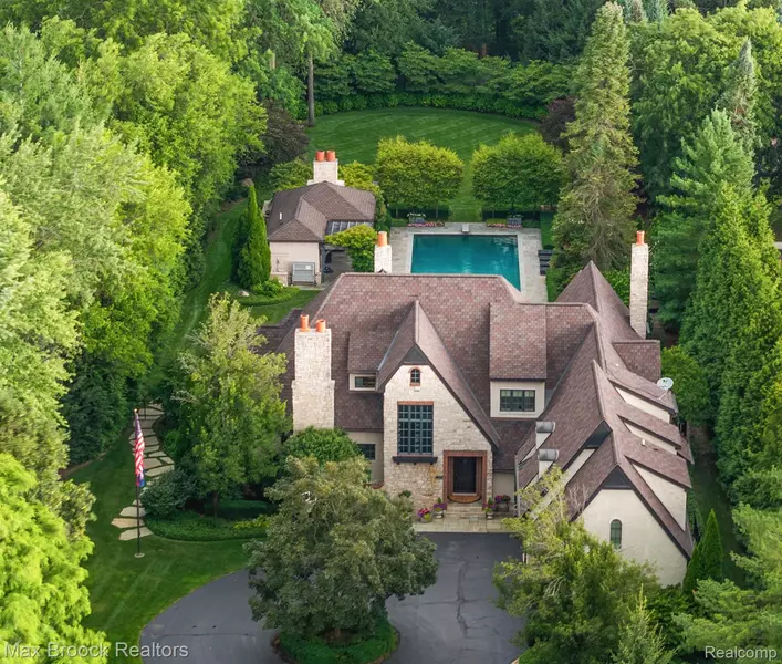 72 Lone Pine RD, Bloomfield Hills, MI 48304