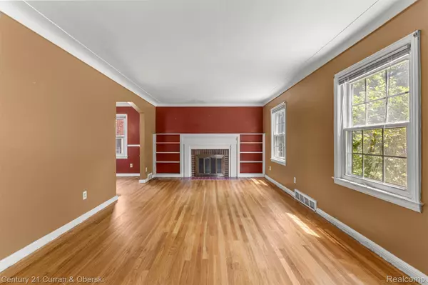 Dearborn, MI 48128,711 N Highland ST