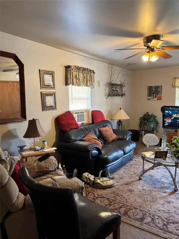 Oxford, MI 48371,23 Broadway ST