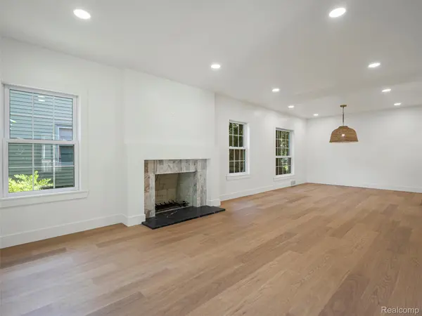 Royal Oak, MI 48073,2303 Elmhurst AVE