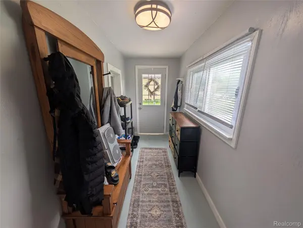 Livonia, MI 48150,9032 Deering ST