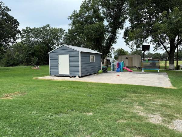 Bangs, TX 76823,102 E Pecan Street