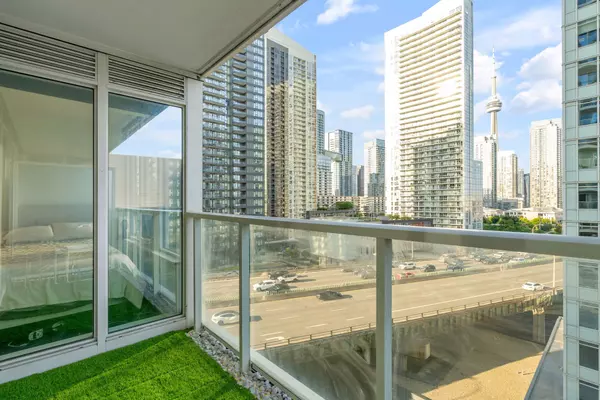 Toronto C01, ON M5V 0N2,19 Bathurst ST #1109