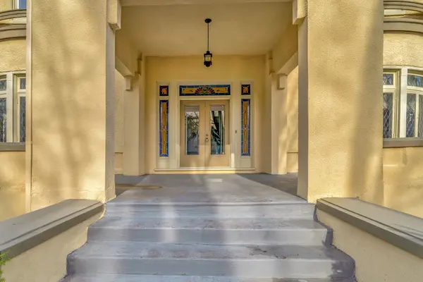 Belleville, ON K8N 1N6,196 Bridge ST E