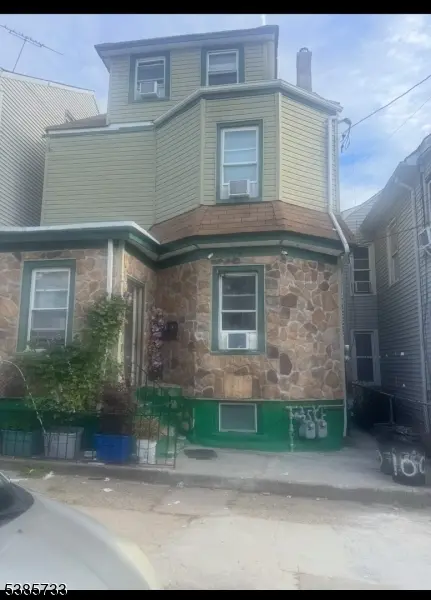 100 Albion Ave, Paterson City, NJ 07502