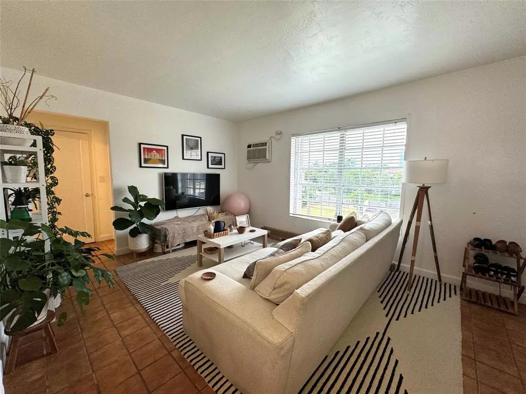 Miami, FL 33129,617 SW 11th St