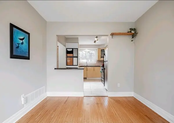 Oakville, ON L6H 2A9,1081 Pearson DR