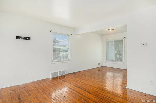 Detroit, MI 48221,19439 Wyoming AVE