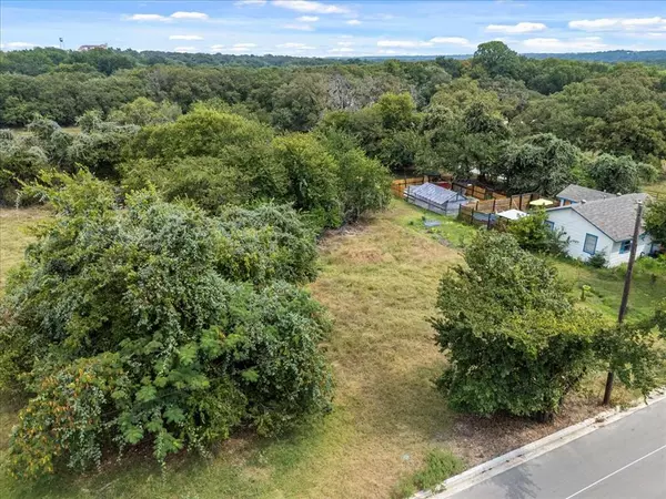 Weatherford, TX 76086,305 E Hickory Lane