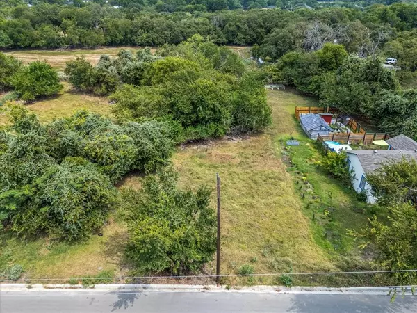 Weatherford, TX 76086,305 E Hickory Lane