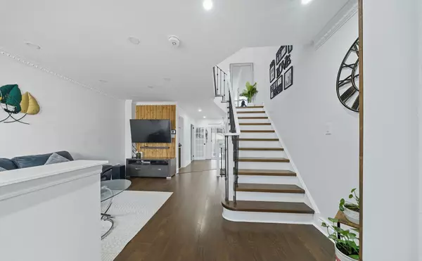 Brampton, ON L6R 2B5,11 Flatlands WAY