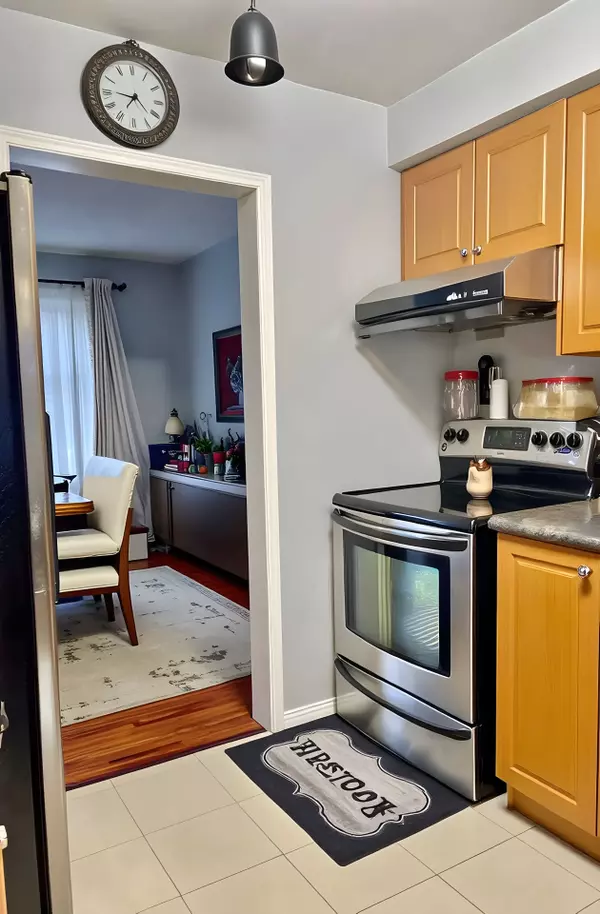 Toronto E10, ON M1C 3Z6,6 Scarbell DR