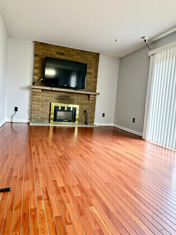 Toronto E10, ON M1C 3Z6,6 Scarbell DR