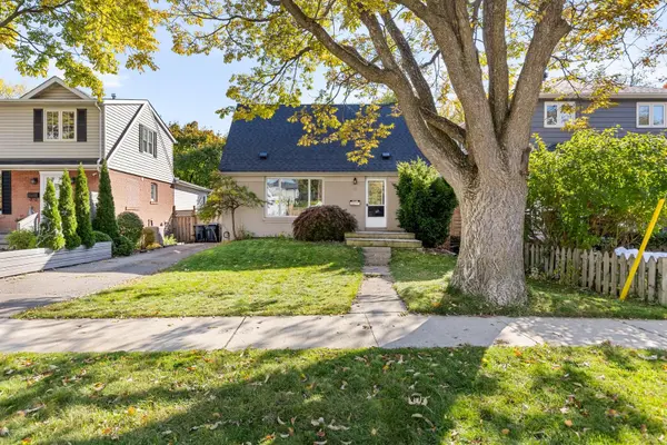 Toronto W06, ON M8W 2J6,19 Mitcham DR