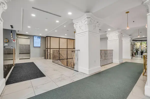 61 Town Centre CT #2103, Toronto E09, ON M1P 5C5