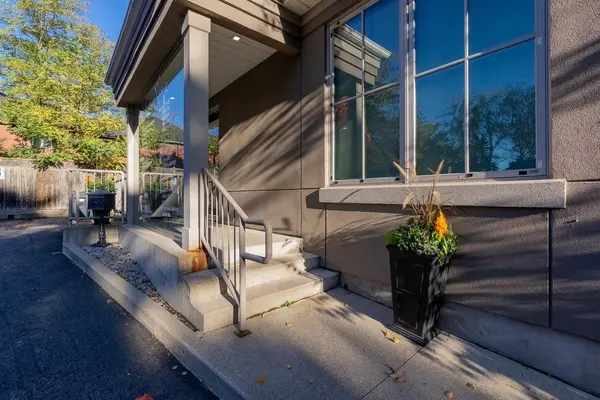 Burlington, ON L7R 1A5,2159 Lakeshore RD