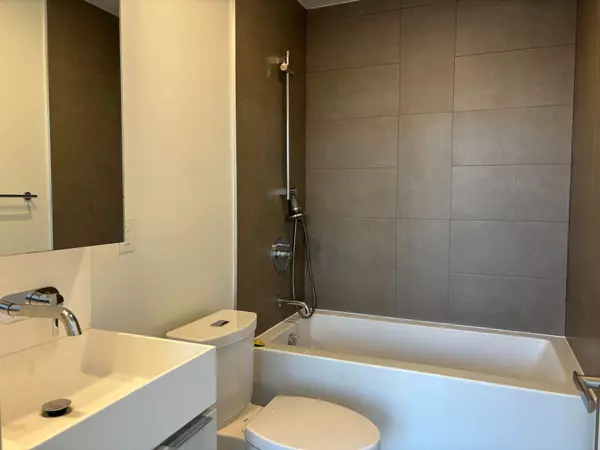 Burlington, ON L7R 0G9,370 Martha ST #402