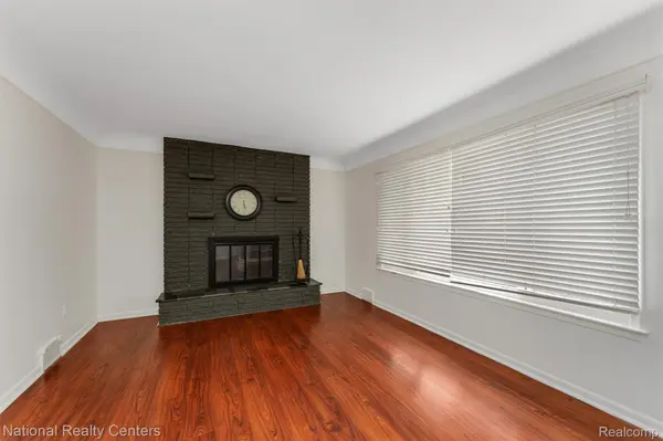 Southfield, MI 48076,30559 Fairfax ST