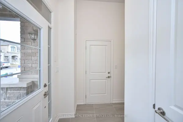 Milton, ON L9E 1T2,323 Thimbleweed CT