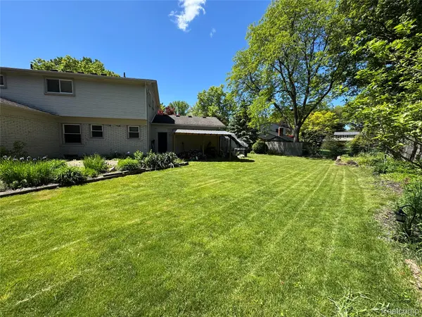 Clinton Township, MI 48036,37298 Robindale CT