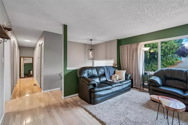 Langford, BC V9C 3C2,977 Weaver Pl