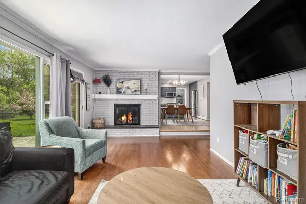 Bloomfield Hills, MI 48304,2625 PLUM BROOK DR