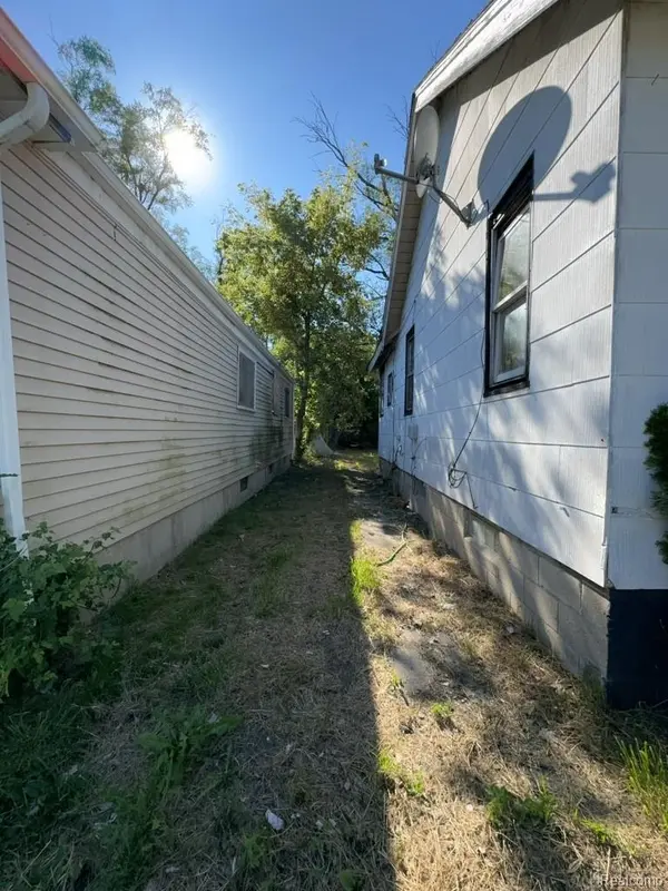 Detroit, MI 48235,19751 Oakfield ST