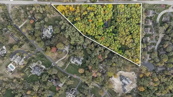 Bingham Farms, MI 48025,23301 W 14 Mile RD