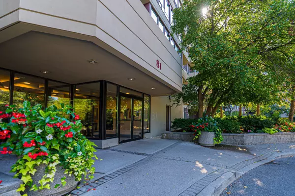 Vaughan, ON L4J 8E6,81 Townsgate DR #Ph208