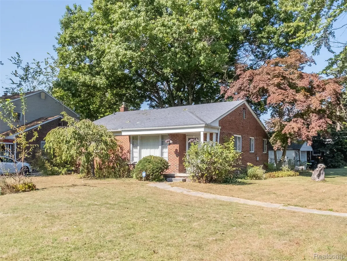 Redford, MI 48240,26610 W 6 Mile RD