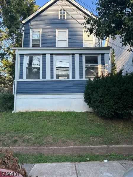 52 Smith St, Irvington Twp., NJ 07111