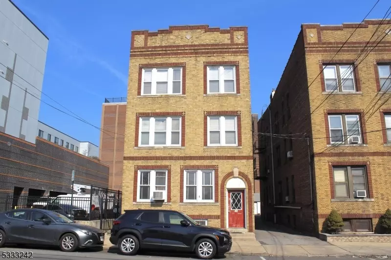 Bayonne City, NJ 07002,33 E 19Th St