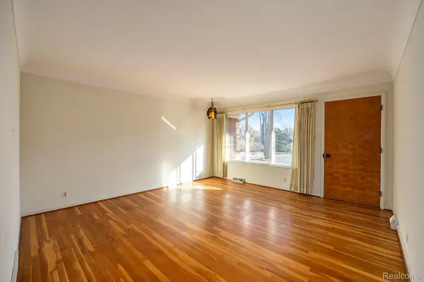 White Lake, MI 48383,736 Beachway DR