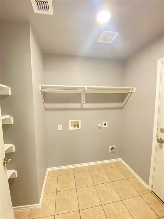 Dallas, TX 75236,6928 Clark Vista Drive