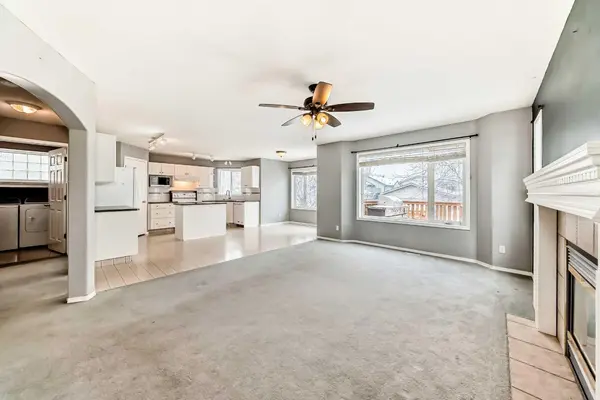 Airdrie, AB T4B 2R5,124 Creek Gardens Close NW