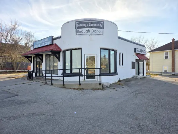 Georgina, ON L0E 1L0,21100 Dalton RD