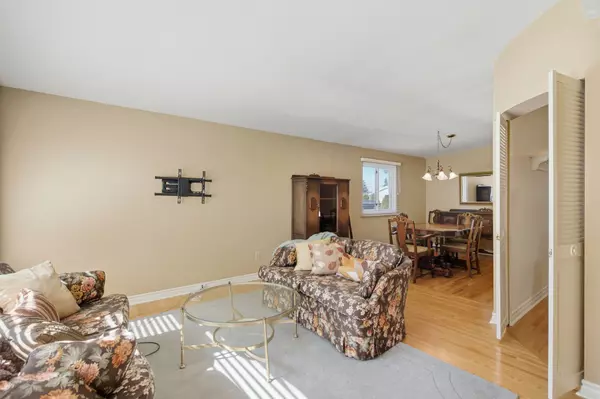 Hamilton, ON L8V 2P5,106 Fielding CRES