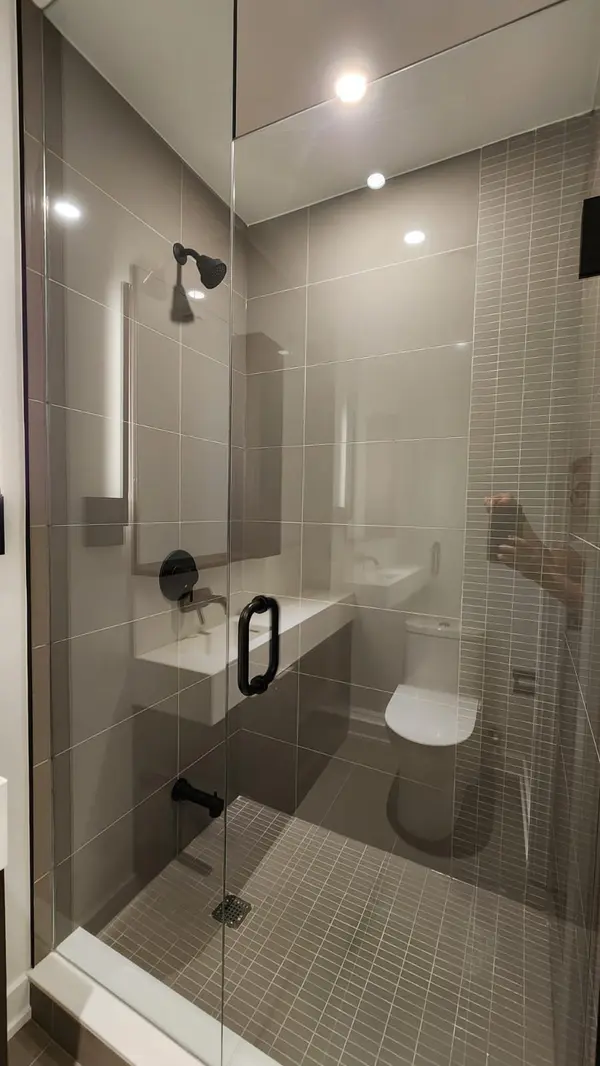 Toronto C10, ON M4P 1V4,127 Broadway AVE #3705