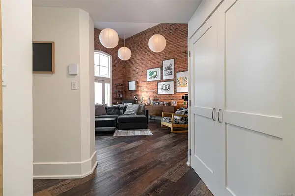 Victoria, BC V8W 1Z1,1407 Government St #302