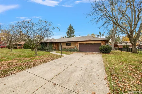 Beverly Hills, MI 48025,17455 Kinross AVE