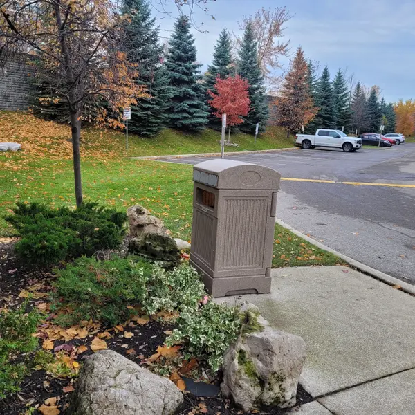 Toronto W04, ON M9N 0A4,19 Piggott Mews