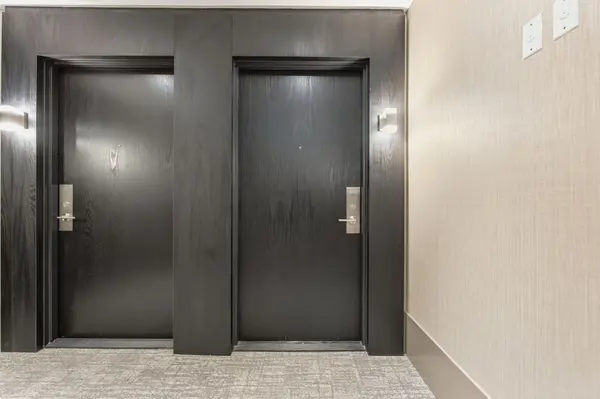 Burlington, ON L7R 0G7,2007 JAMES ST #404