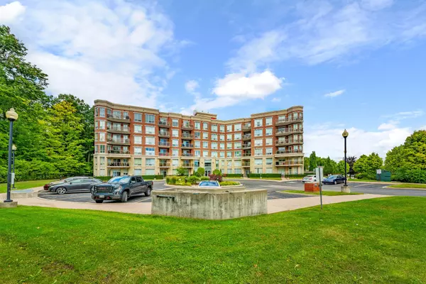 Mississauga, ON L5R 0A1,483 Faith DR #PH4