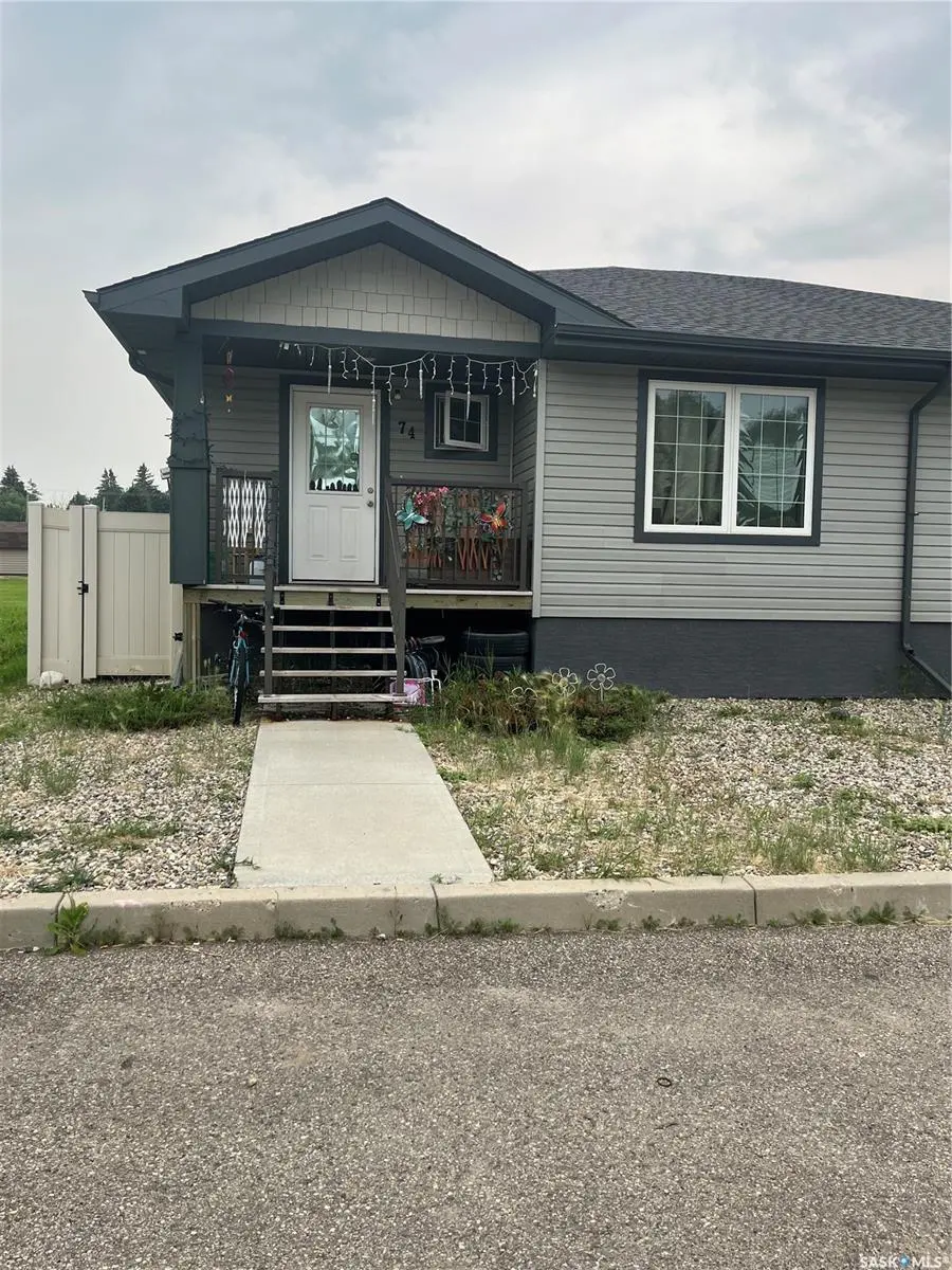 Yorkton, SK S3N 2X3,74 Cameron WAY #28