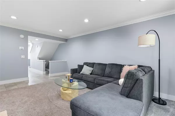 Rochester Hills, MI 48307,629 Ashley CIR