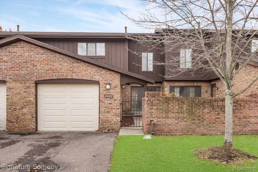 26122 Summerdale DR, Southfield, MI 48033