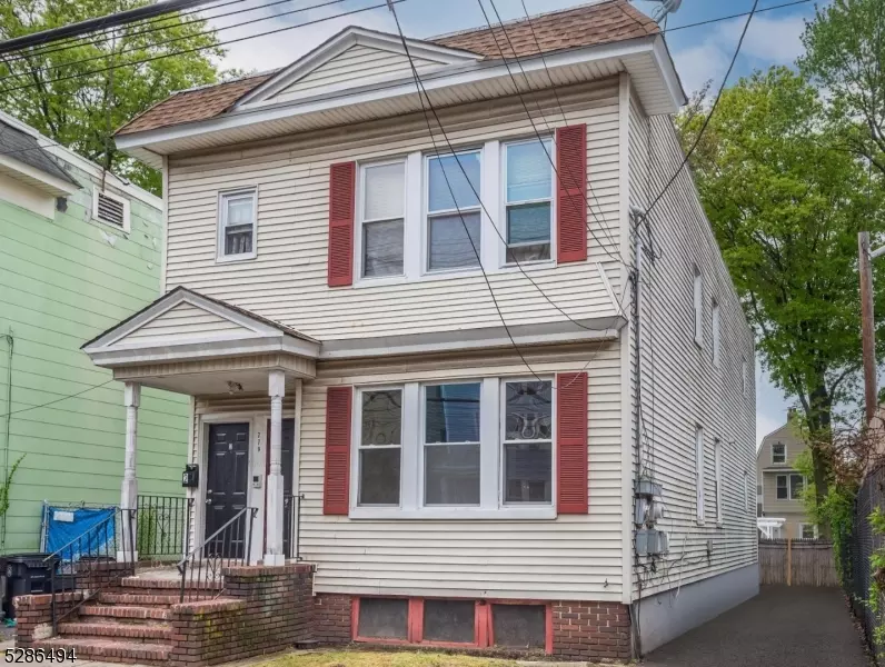 Newark City, NJ 07103,779 S 16Th St