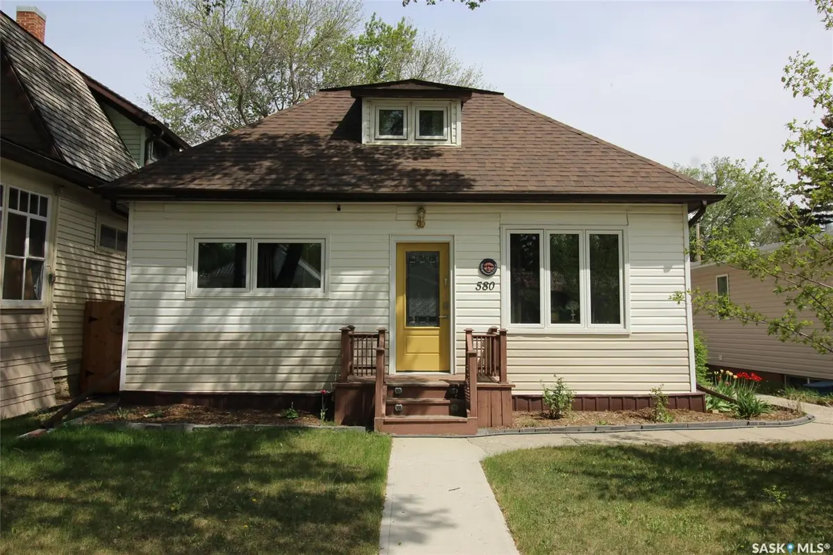 Shaunavon, SK S0N 2M0,580 1st STREET E