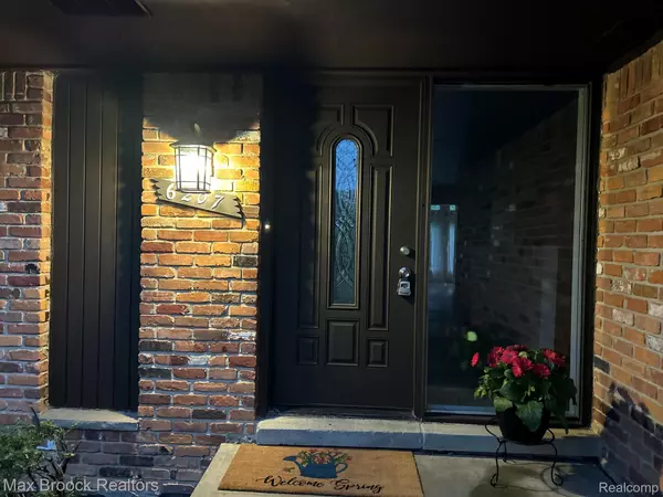 West Bloomfield, MI 48322,6207 NICHOLAS DR