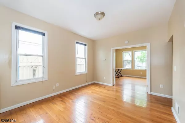 Newark City, NJ 07103,779 S 16Th St